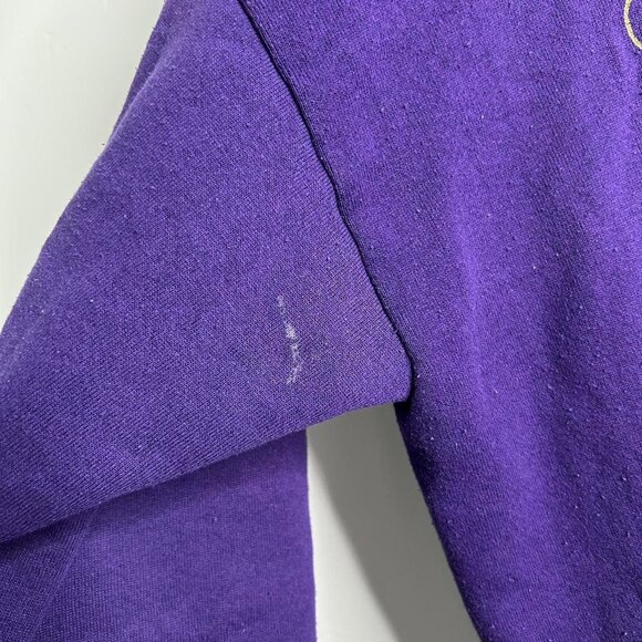 Purple crewneck sweatshirt with embroidered floral design Branson, Montana - Picture 4 of 5
